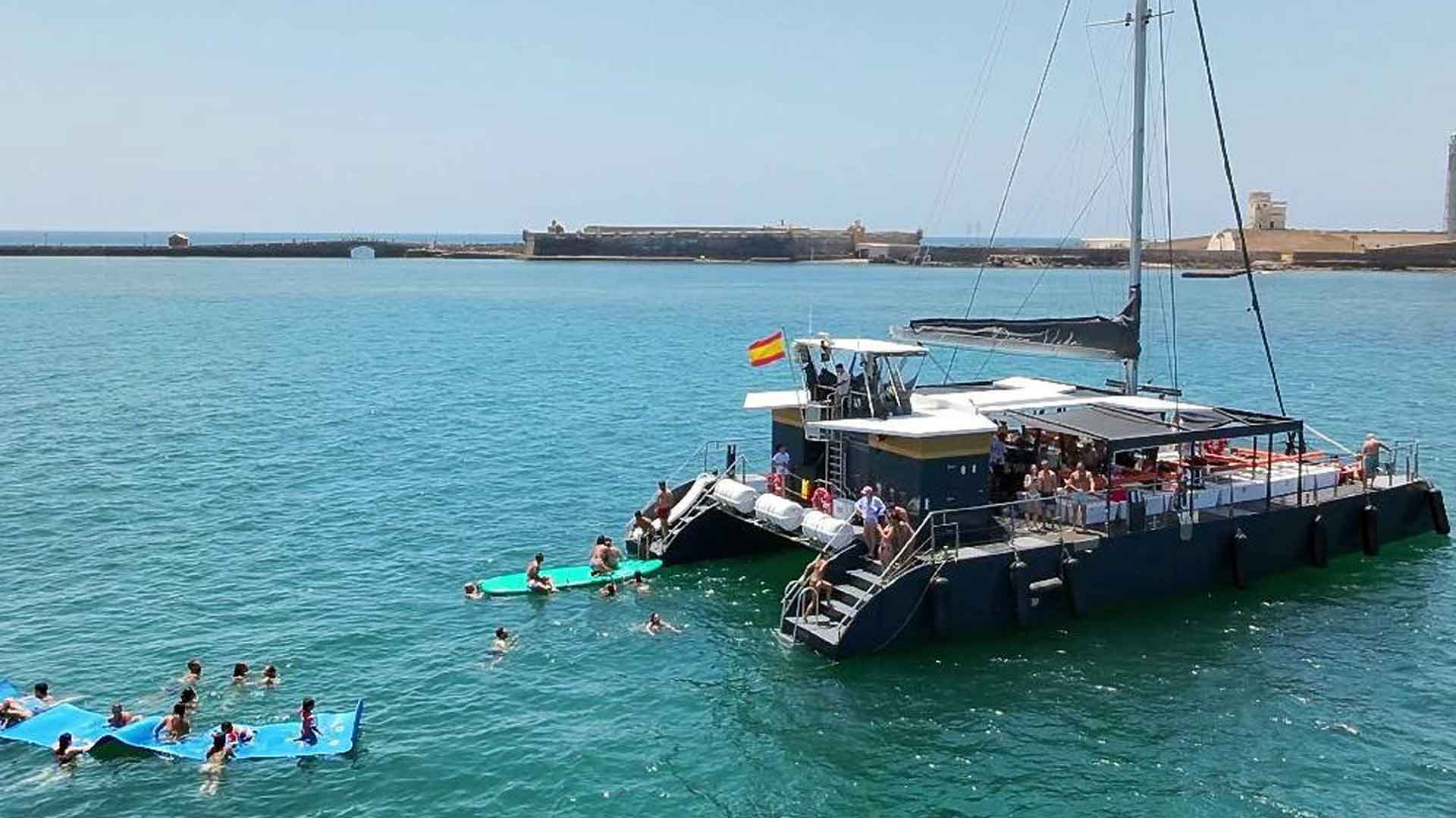 paseo barco pura vida cadiz